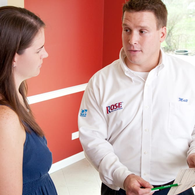 rose pest solutions expert with customer discussing services