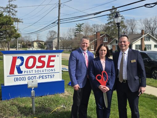 Gurnee Mayor Thomas Hood joins Rose Pest Solutions President Curtis Rand and Branch Manager Jenn Whiston for ribbon cutting at new Gurnee location